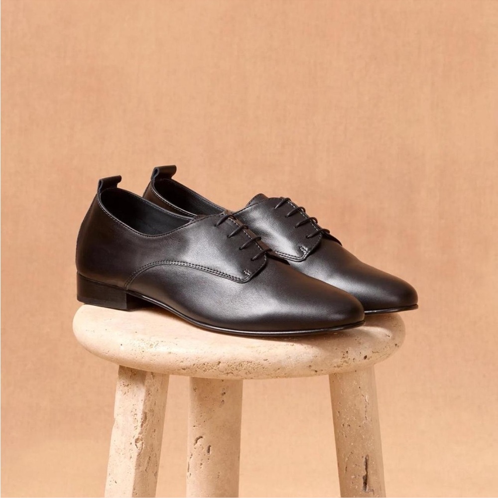 Elegant Black Leather Women's Oxfords